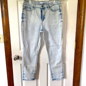 Judy Blue white wash slim fit jeans.